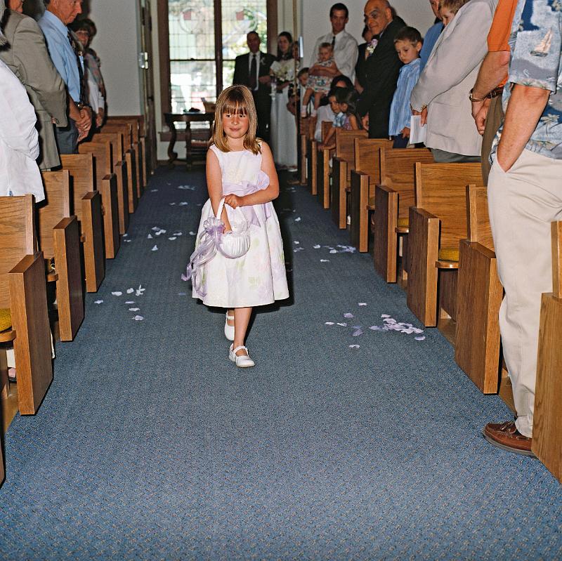 Marla and Mark's Wedding / La Jeune Fille des Fleurs 5/2008 Hanna, daughter of Marla's cousin Brad, looks adorable as she precedes the Bride down the aisle with flowers!