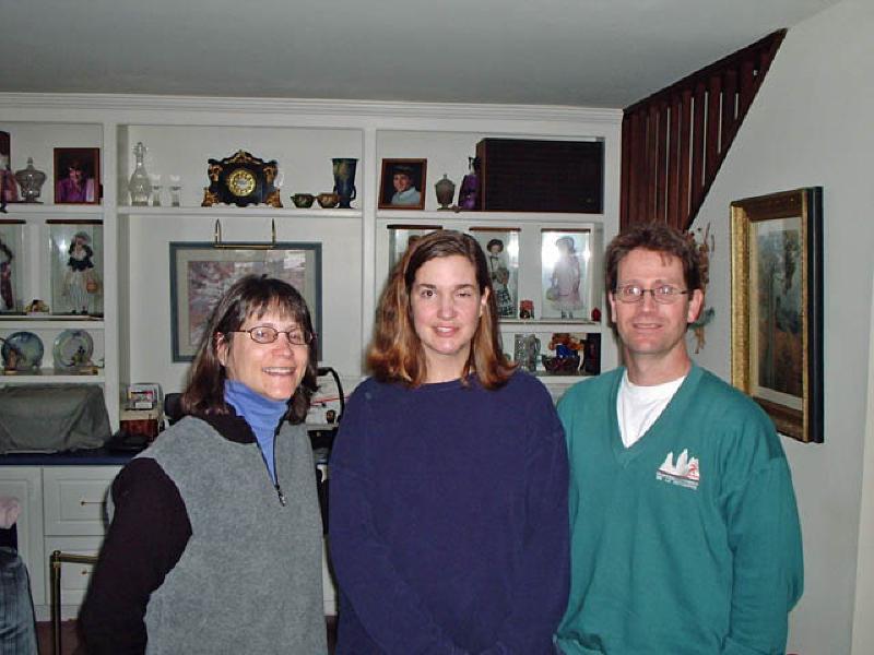 Marla's cousin Valerie, and husband Mike, drop by for a visit. They are getting ready to depart for a month-long trip to Australia and New Zealand!